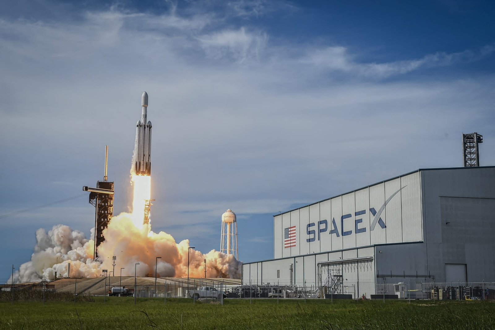 SpaceX sets sights on $1.5 trillion valuation for major IPO in 2026