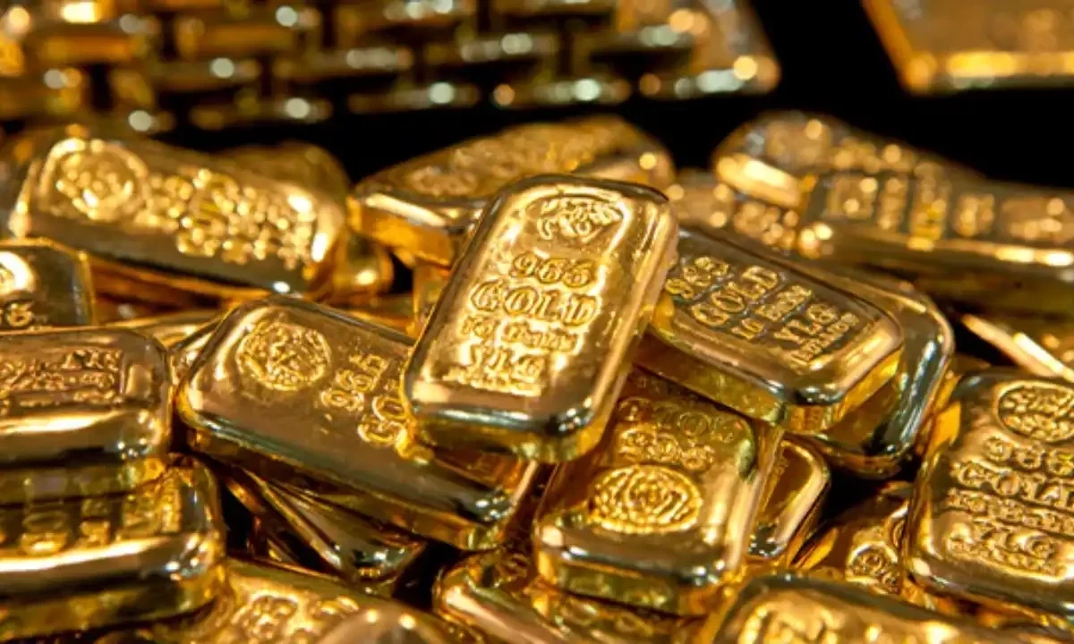 Gold price in Pakistan rises Rs7,500 per tola