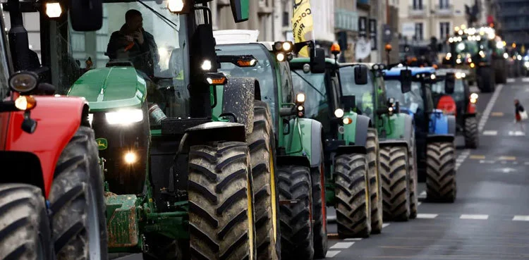 Farmers enter Paris on tractors in protest at trade deal